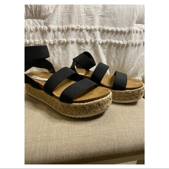 Kimmie- sandal - Picture 2 of 2